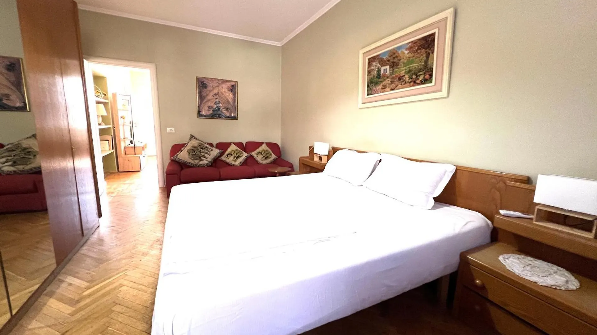 Vintage Apartment In Center Tirana