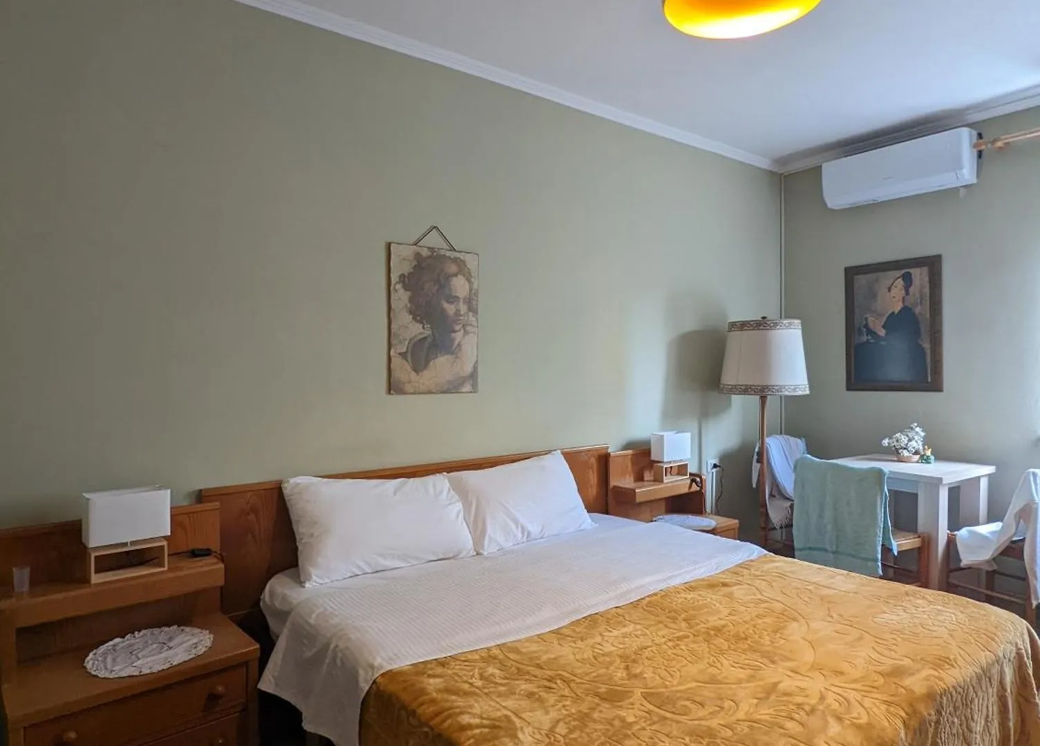 Vintage Apartment In Center Tirana